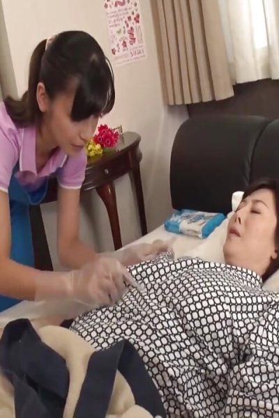 Helpers and Wife of Housekeeping Agent – the Tongue Crawling in the Wet Crotch