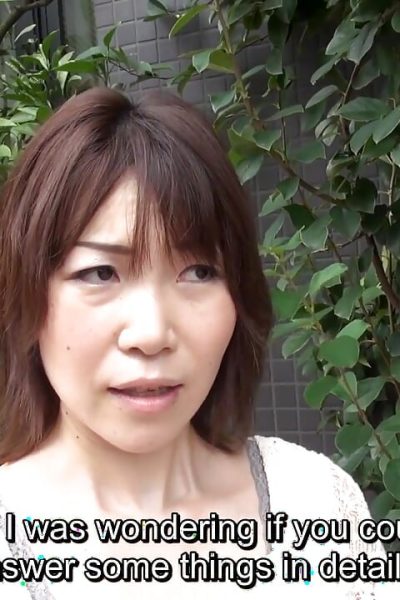 Japanese MILF hops in my top tier van for sweaty outdoor sex
